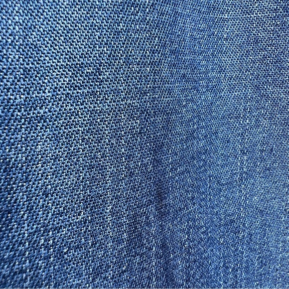 Levi’s Women’s Denim Button Down Shirt Size M Color Blue Denim 💯% Lyocell - Picture 9 of 10